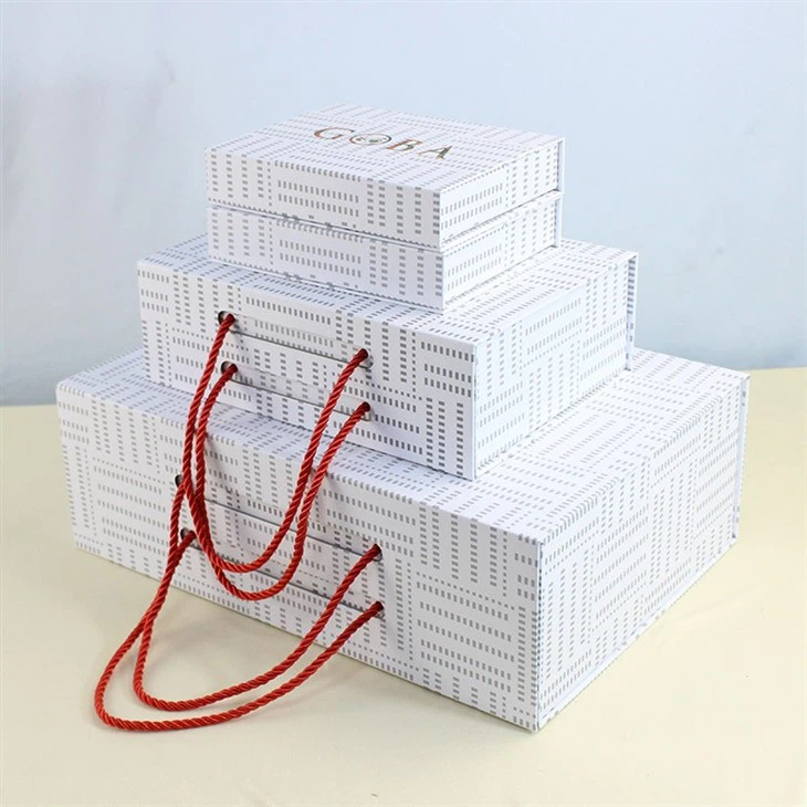 Magnetic Box With Handle