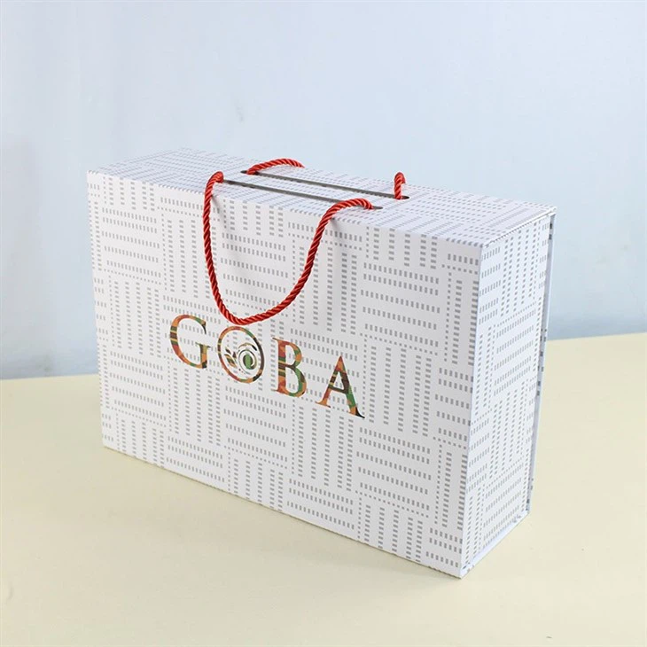Magnetic Box With Handle